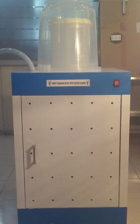 Insect Handling Device with Vacuum Cleaner